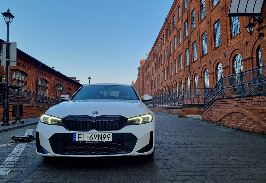 Białe BMW premium Bubi-Trans widoczne z przodu